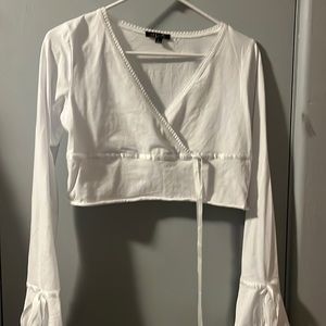 delia’s long sleeve cropped top